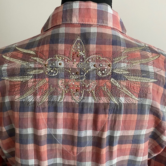 Beautiful Shirt with Designs - Picture 13 of 14